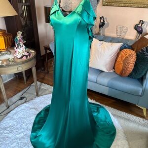 Elegant Green Satin Gown by Zac Posen